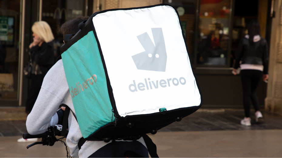 Livreur Deliveroo, à Bordeaux - © Adobe Stock